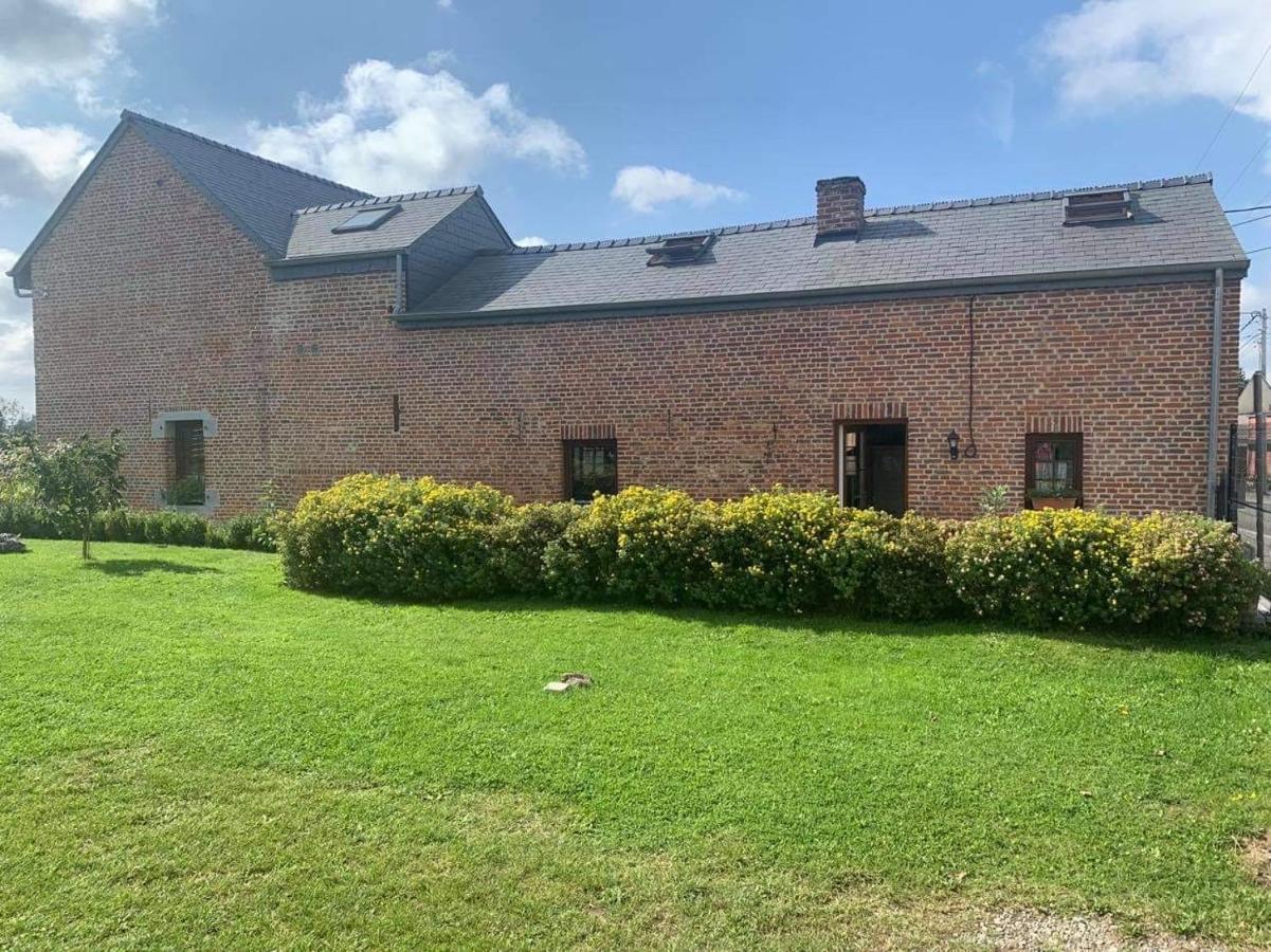 La Petite Maison Bienne-lez-Happart Exteriör bild